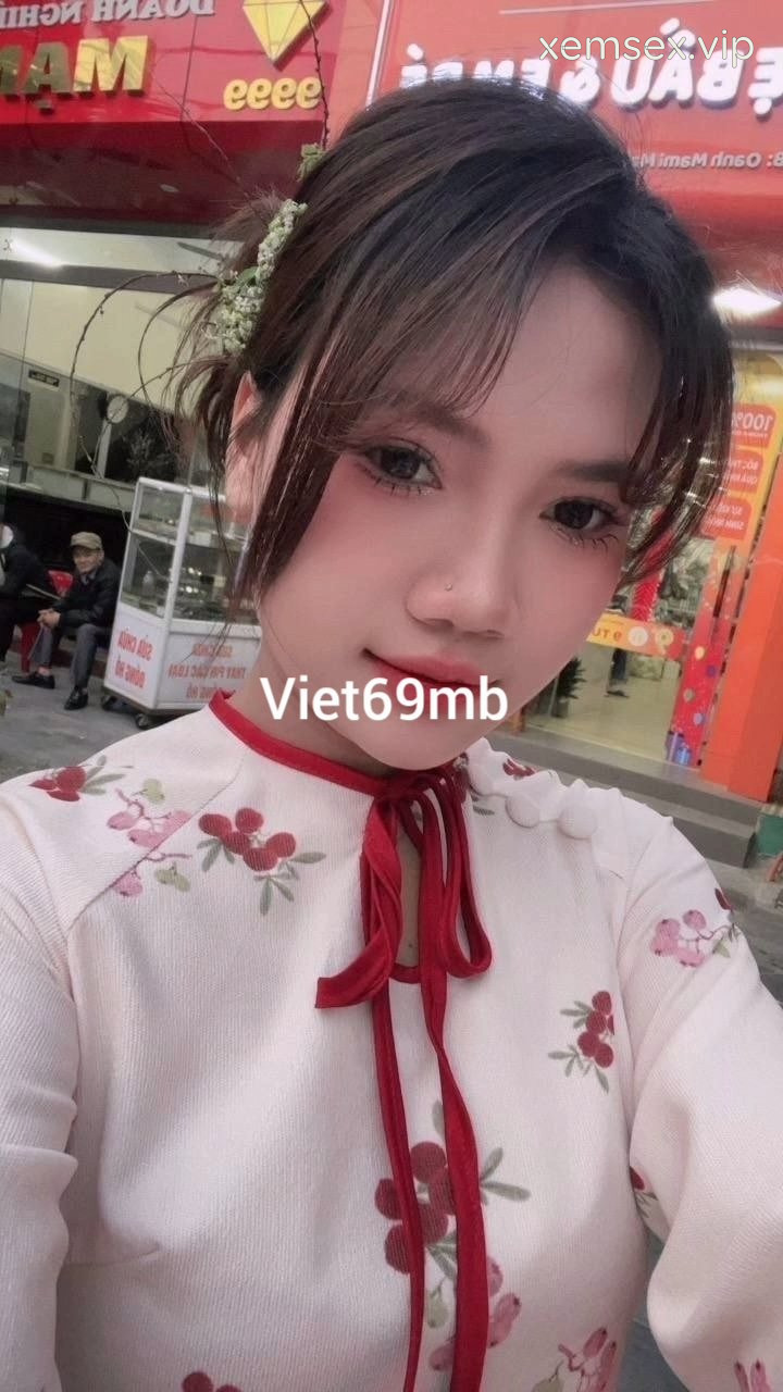 Ảnh thumbnail của Em thảo 2k6 bú cu xuất trong